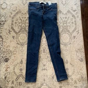 LIKE NEW abercrombie and Fitch 2L jeans